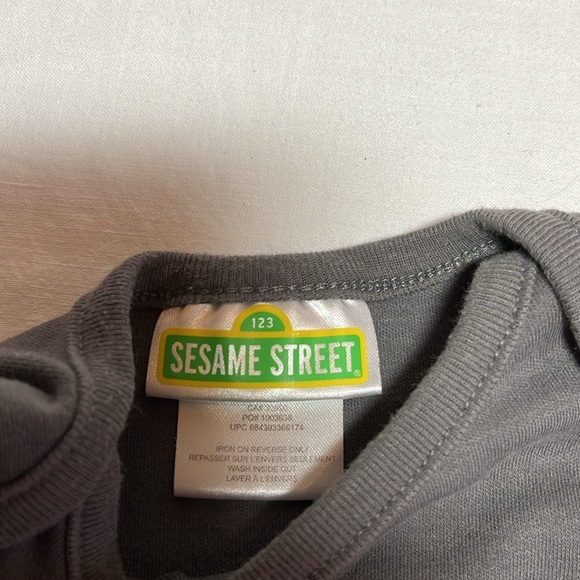 0-3M Elmo and Hockey - Canada themed onesies bundle - Picture 4 of 8